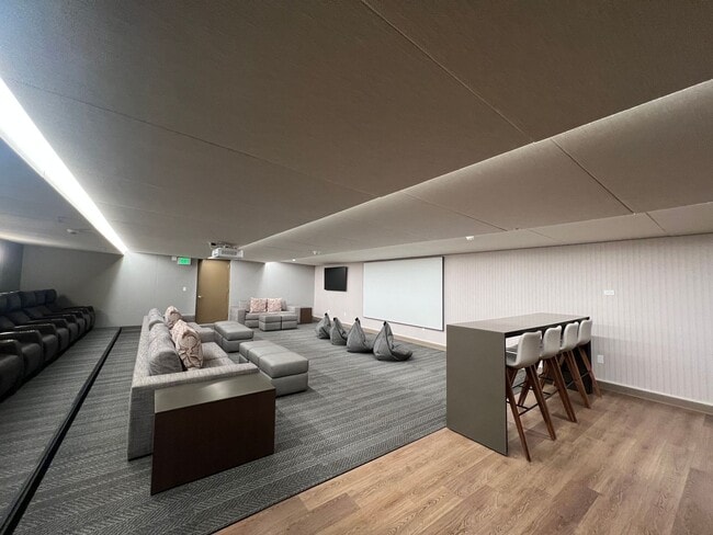 Building Photo - Luxurious Penthouse Living in Downtown Honolulu!