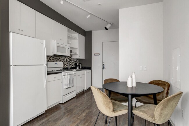 Building Photo - 445 Artisan Way