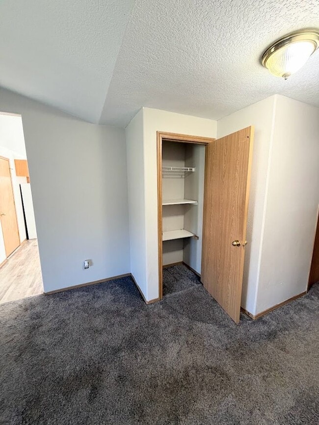 Building Photo - Spacious Keizer Home with Large Fenced Backyard