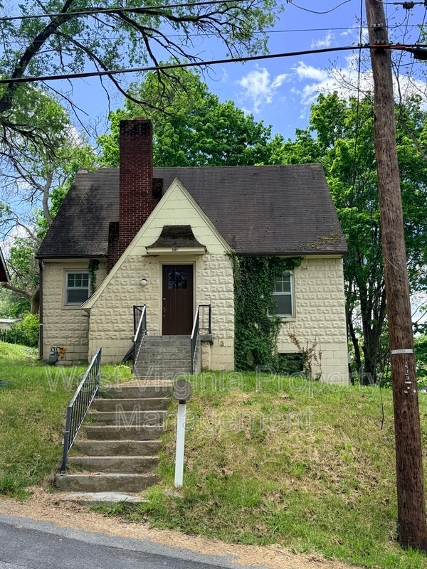 Building Photo - 102 Temple St