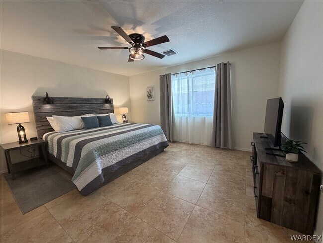 Building Photo - 2416 N Ridge Ave