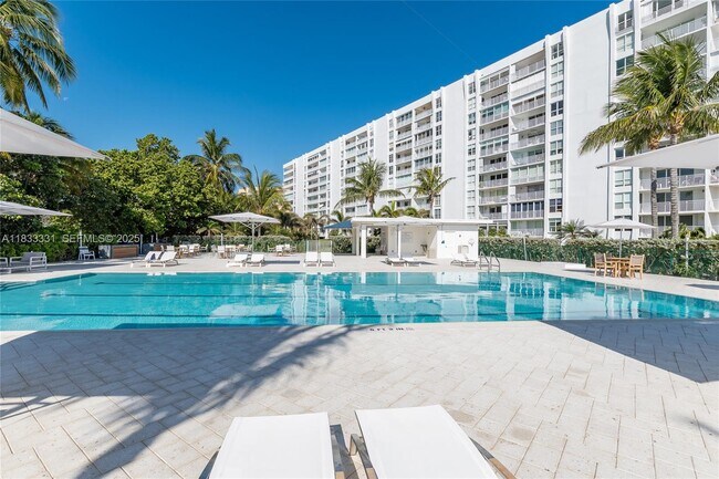 Building Photo - 613 Ocean Dr