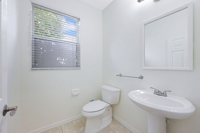 Building Photo - 9250 Estero River Cir