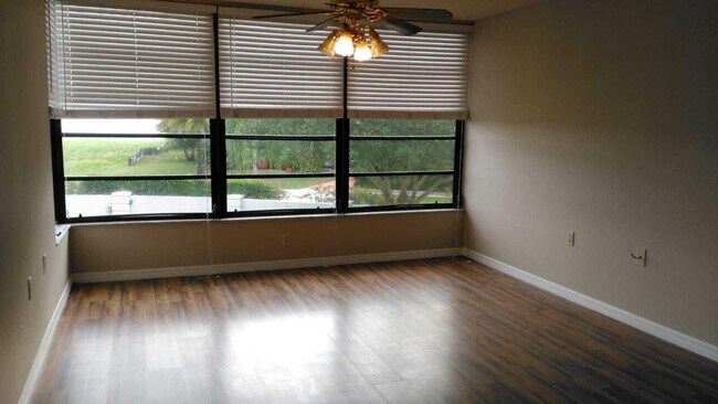 Building Photo - 3516 Whitehall Dr