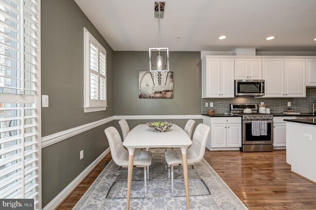 Building Photo - 1236 Harbor Island Walk