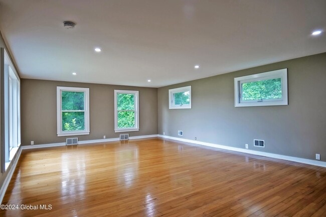 Building Photo - 1220 Ferry Rd