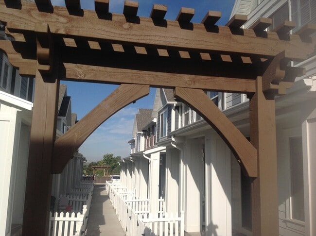 Building Photo - Comfortable New Townhouse