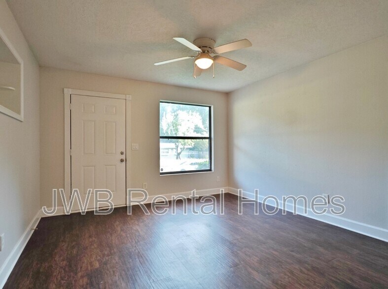 Building Photo - 8120 Joffre Dr