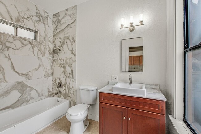 Building Photo - Updated 2 Bedroom Home with Garage in Lowe...