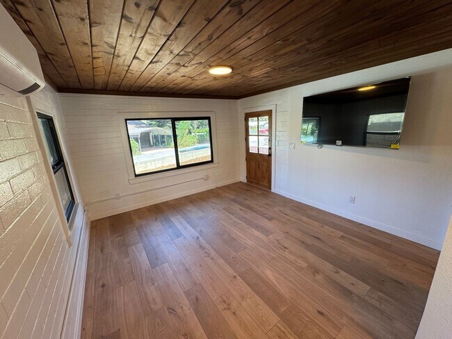 Building Photo - 8220 Edison Dr