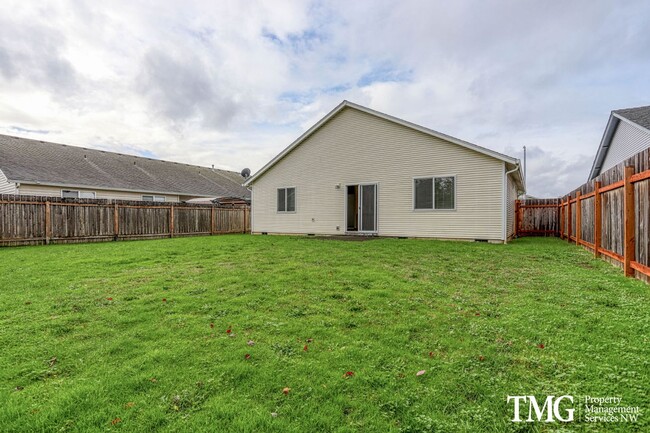 Building Photo - Beautiful Orchards Home with Spacious Layout