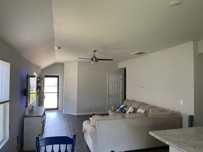 Building Photo - 148 Jonathan Dr