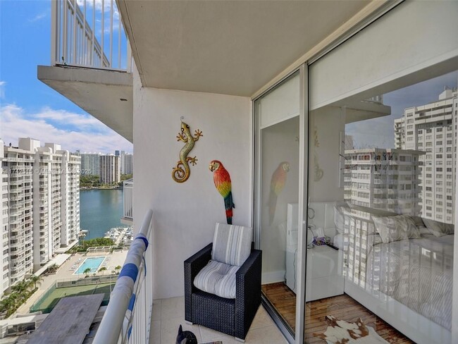 Building Photo - 18011 Biscayne Blvd