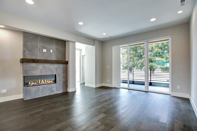 Building Photo - 1711 SE Ramona St