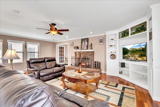 Building Photo - This home is loaded with upgrades and space in North Hanford.  Call today!