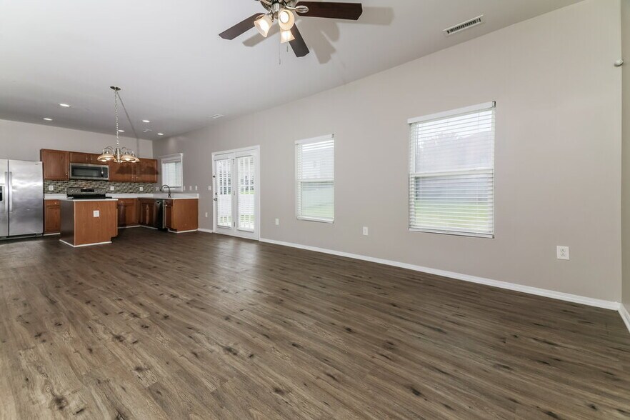Building Photo - 177 Norwich Dr