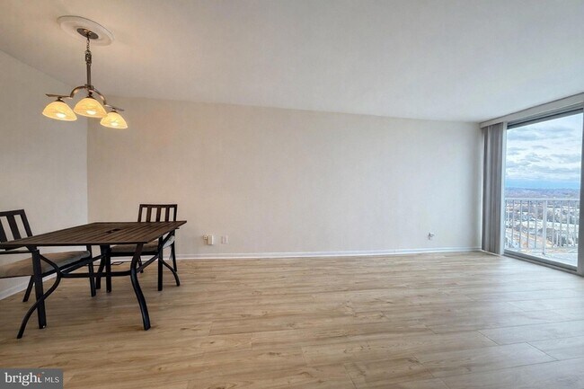 Building Photo - 301 N Beauregard St