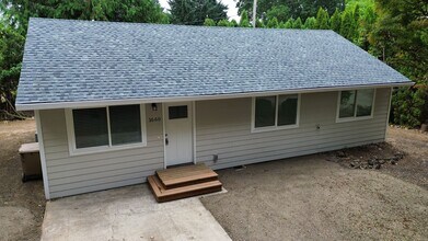 Building Photo - 2 bedroom 1 bath single level home