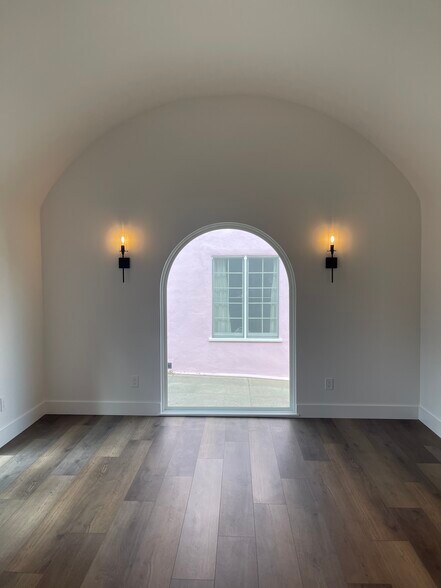 Building Photo - 1536 N Commonwealth Ave