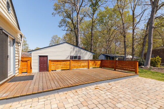 Building Photo - 421 Evanrude Ln