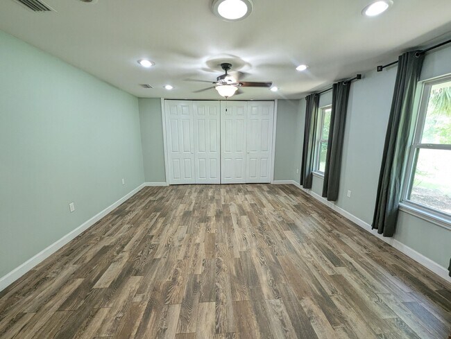 Building Photo - 8717 Sand Pine Dr