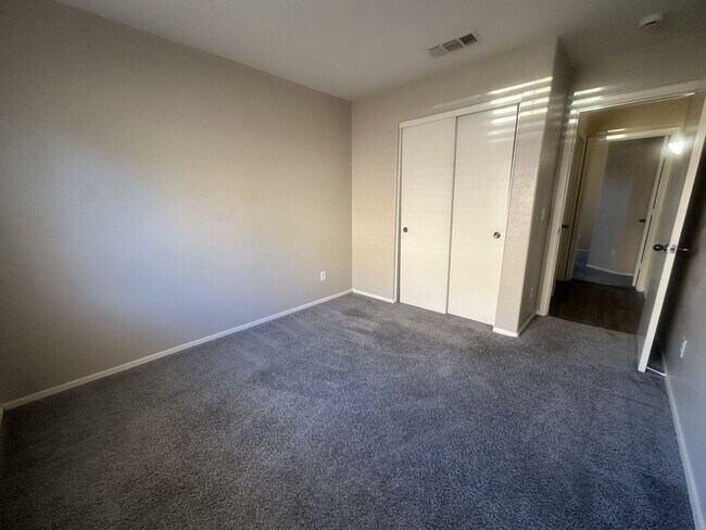 Building Photo - Rare single-level home offers 5 bedrooms and a versatile floor plan designed for comfortable living