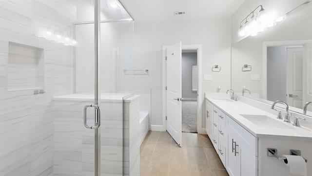 Building Photo - 5713 Woodlands Dr