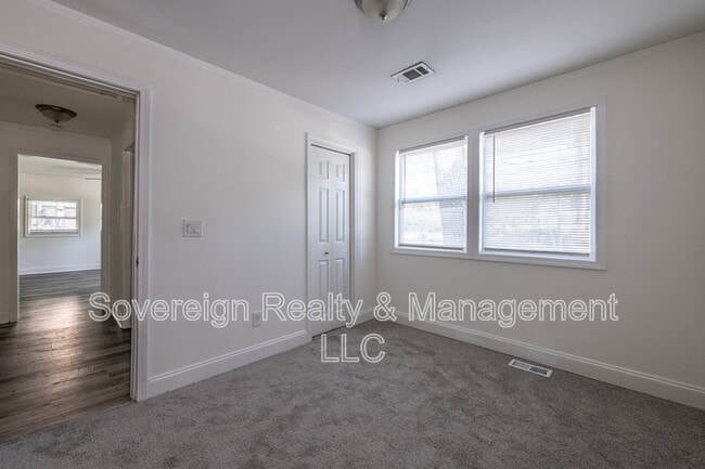 Building Photo - 3366 Delmar Ln NW