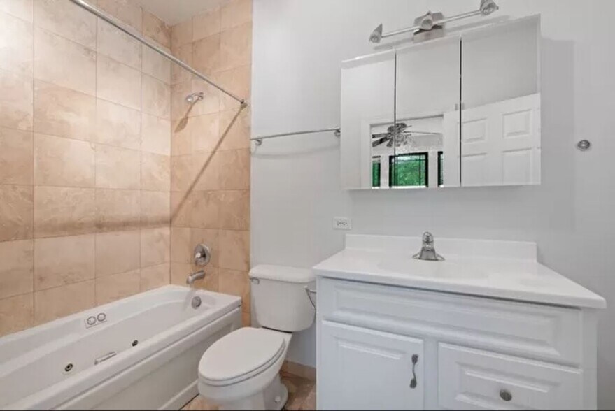 Master Bathroom - 1136 W Pratt Blvd