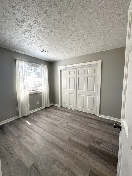Building Photo - 3015 Old Bryan Dr