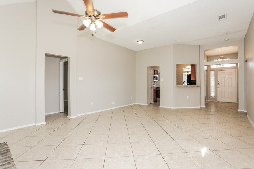 Building Photo - 224 Glen Meadow Dr