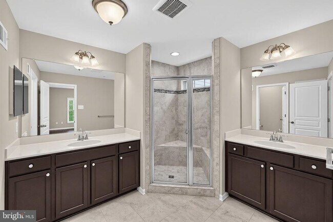 Building Photo - 7524 Holly Ridge Dr