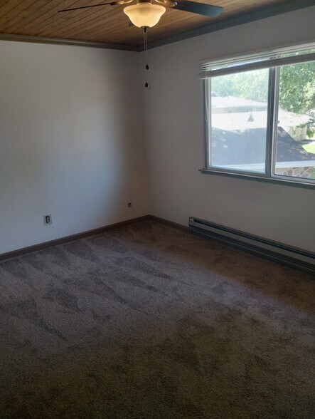Building Photo - 5010 Tahiti Way