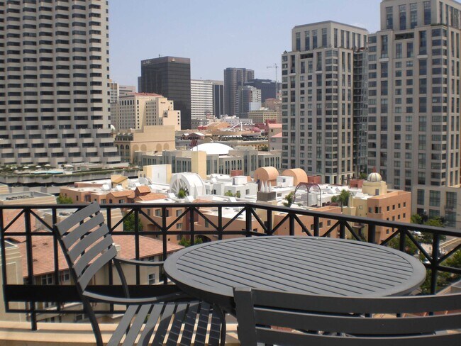 Building Photo - 500 W Harbor Dr