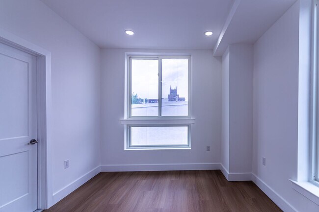 Building Photo - 137 E Cumberland St