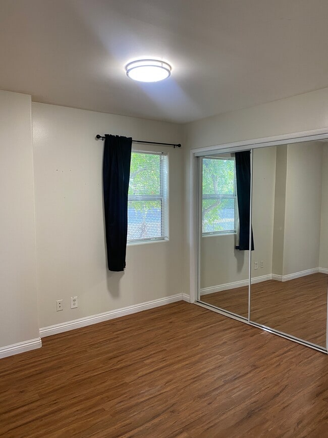 Building Photo - 22636 Oxnard St