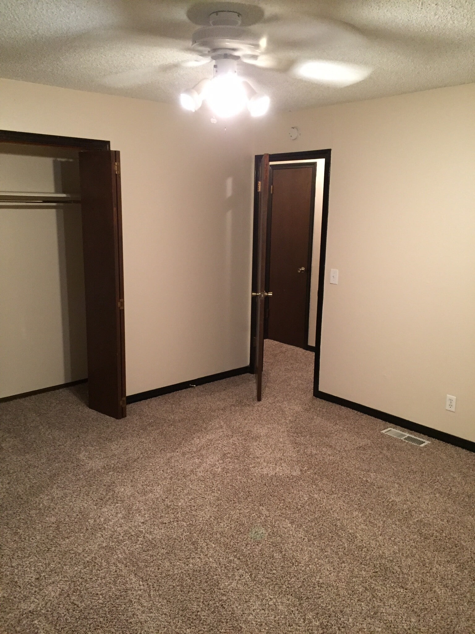 Master Bedroom - 1400 N Perkins Rd