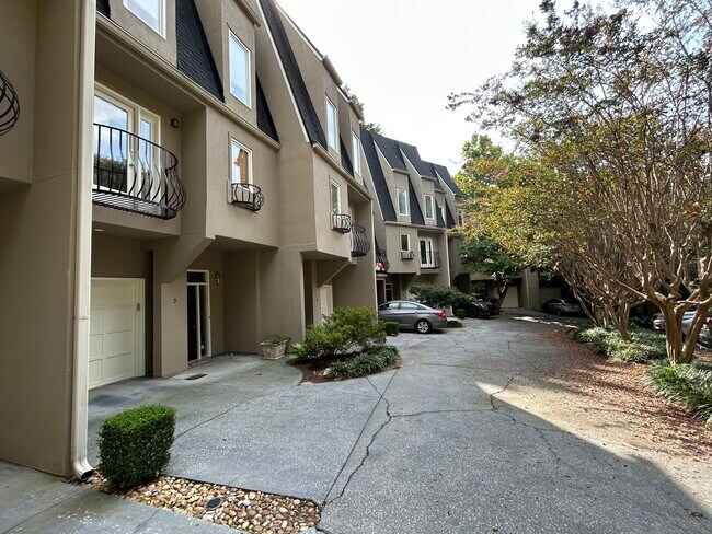 Building Photo - 1467 Monroe Dr NE