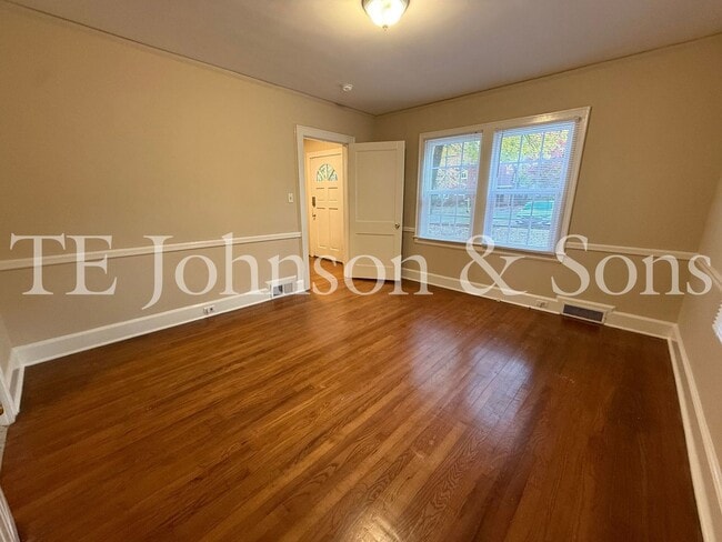 Building Photo - Charming Home with Character and Modern Comfort