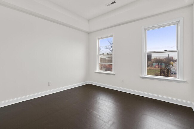 Building Photo - 16 S Conkling St