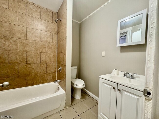 Building Photo - 96 Quitman St