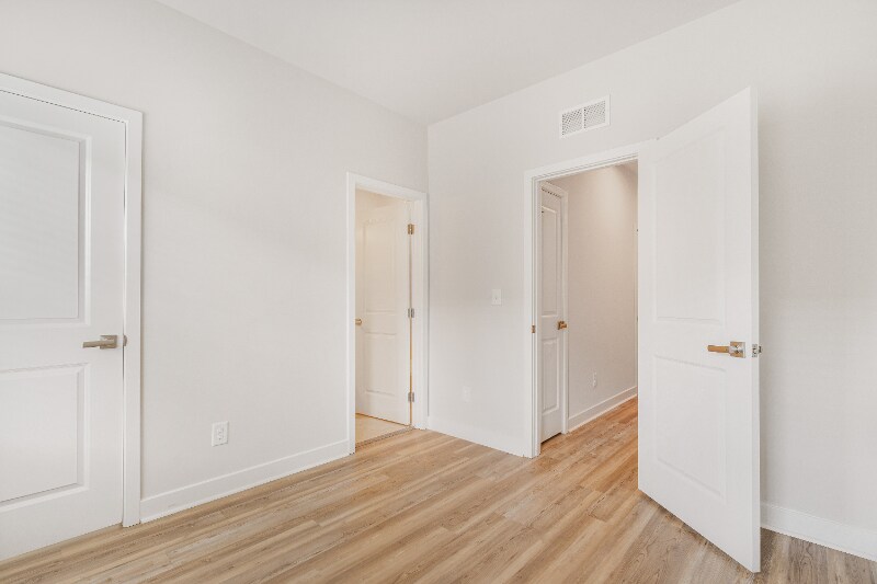Building Photo - 513 Cubitt Ct