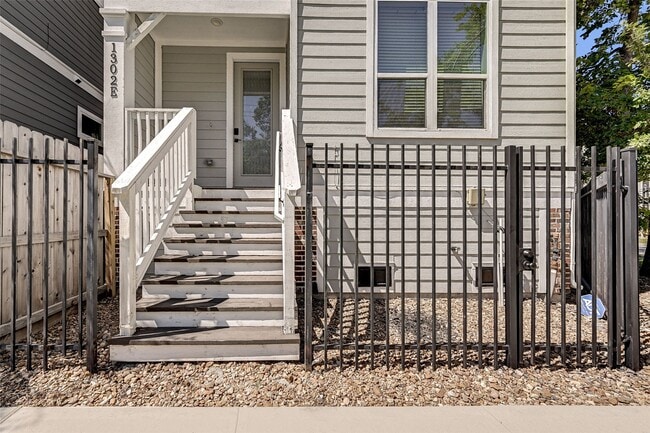 Building Photo - 1302 W 24th St