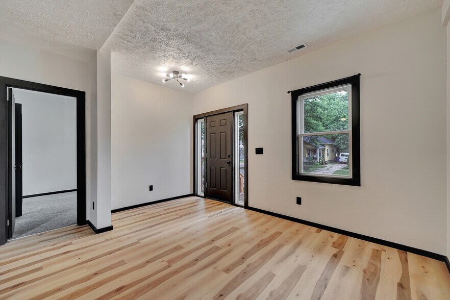 Building Photo - 446 E St