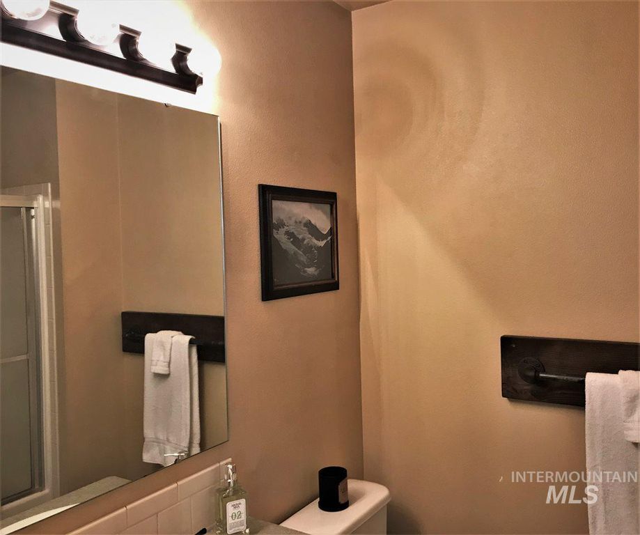 Building Photo - 5008 N Rothmans Ave