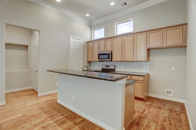 Building Photo - 9133 Creekstone Lake Dr