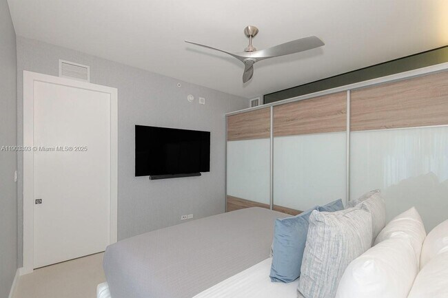 Building Photo - 2301 Collins Ave