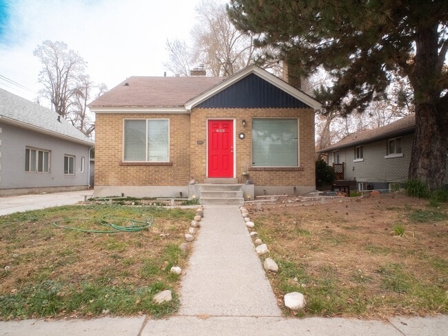 Primary Photo - 382 400 S