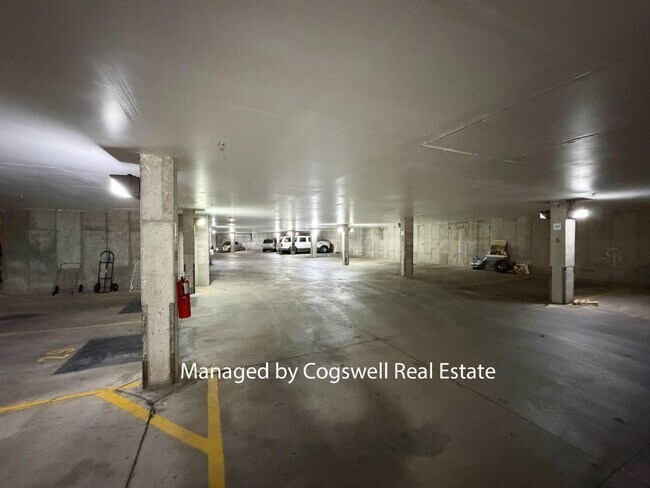 Building Photo - 5005 N Edgewood Dr