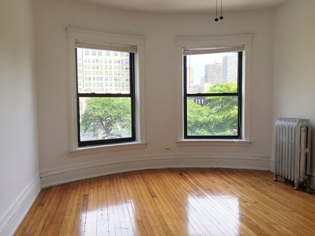 Dining/Living room - 1515 E. 54th Street